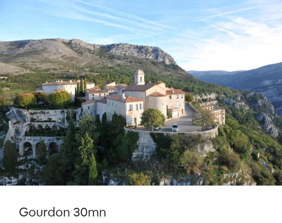 Bel Appartement Les Pieds Dans L'Eau วิลล์เนิฟ-ลูเบ ภายนอก รูปภาพ