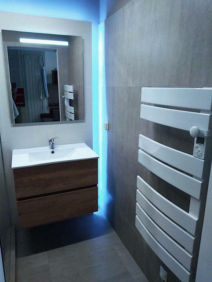 Bel Appartement Les Pieds Dans L'Eau วิลล์เนิฟ-ลูเบ ภายนอก รูปภาพ